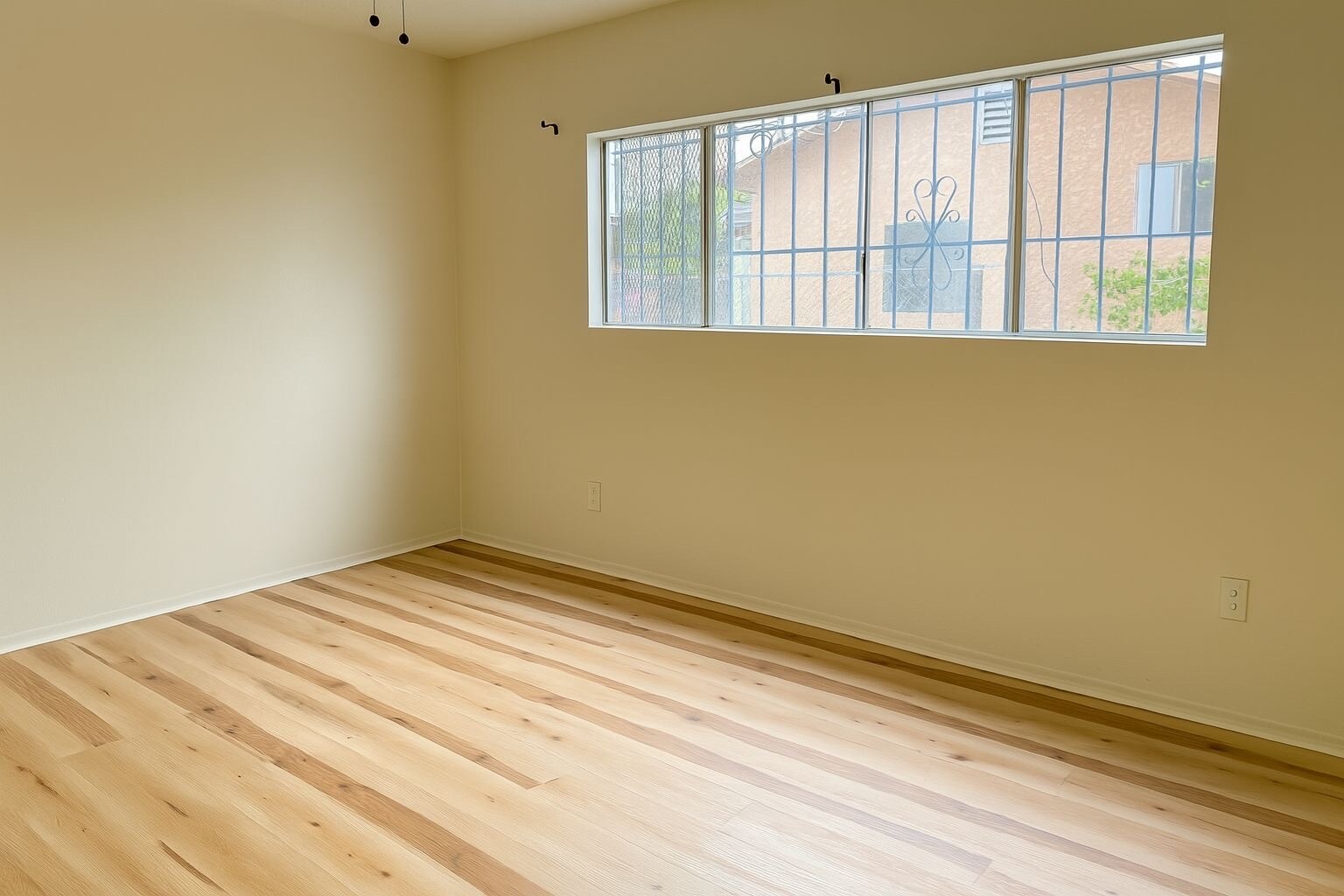 Building Photo - 548 Hyde Park Pl