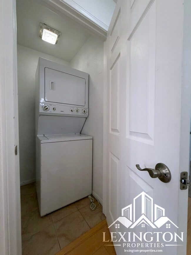 Building Photo - Stunning, 2BD/1BA, Condo in the Villaggio Community off Madison Ave. and Auburn Blvd.! ***Move-in...