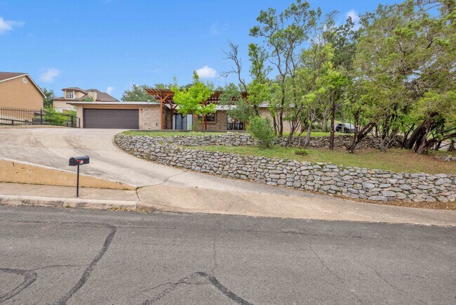 Building Photo - Charming 3/2 in Scenic Helotes, TX