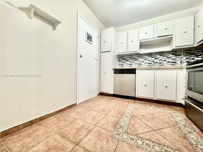 Building Photo - 3800 S Ocean Dr