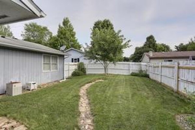 Building Photo - 1712 Stratford Dr
