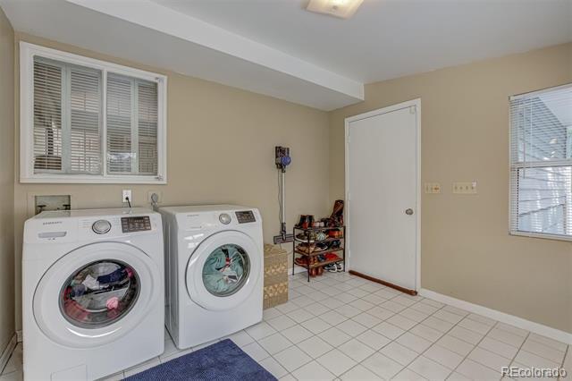 Building Photo - 3124 S Vine Ct