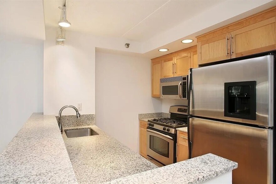 Building Photo - 53 Boerum Pl
