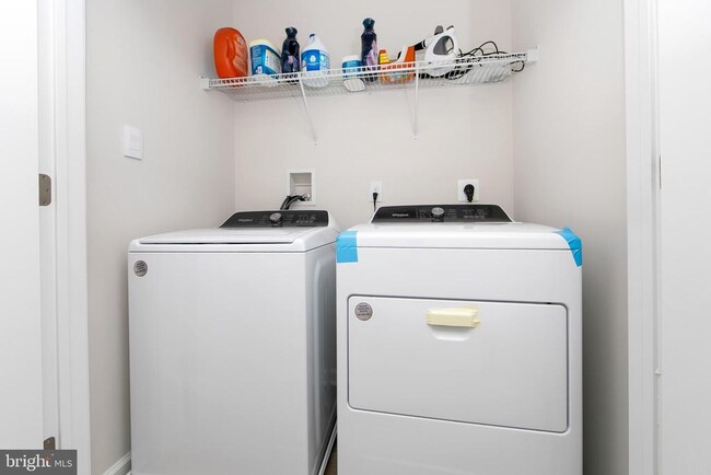 Building Photo - 272 Macoun Way