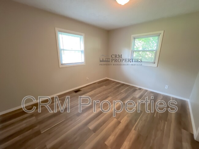 Building Photo - 521 Arthur Dr