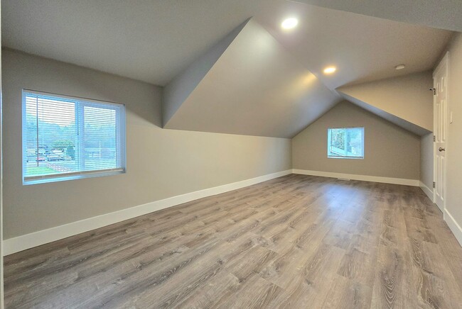 Building Photo - Newly Remodeled 2 Bedroom 1 Bath in Granit...