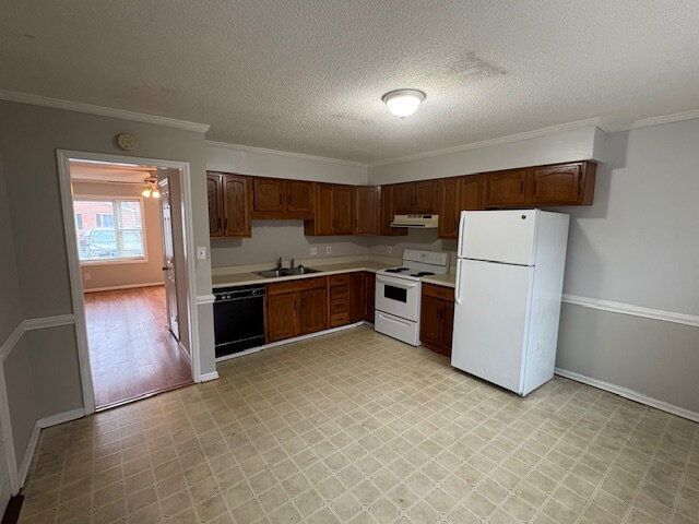 Building Photo - 2700 Thackery Rd