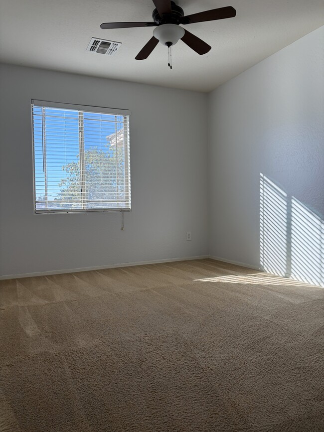 Building Photo - 15642 W Devonshire Ave