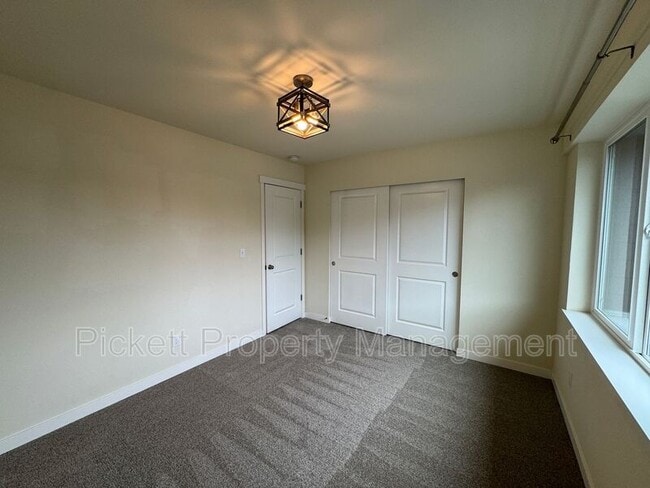 Building Photo - 2537 Filbert Ave