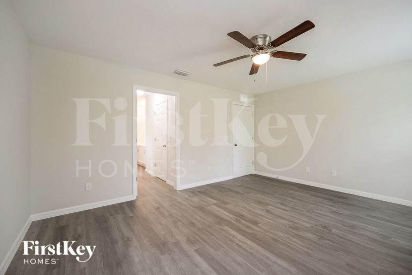 Building Photo - 840 Puccini Ave S