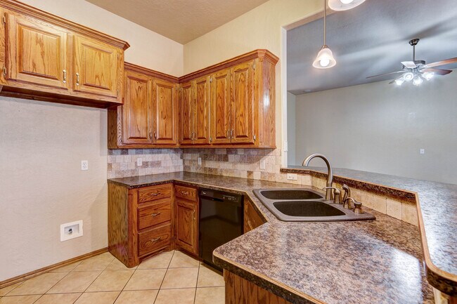 Building Photo - 500 Loyd Ln