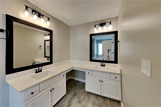 Building Photo - 3705 Patterstone Dr