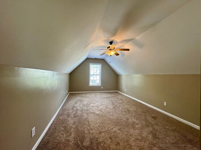 Building Photo - The Oaks at Westgate