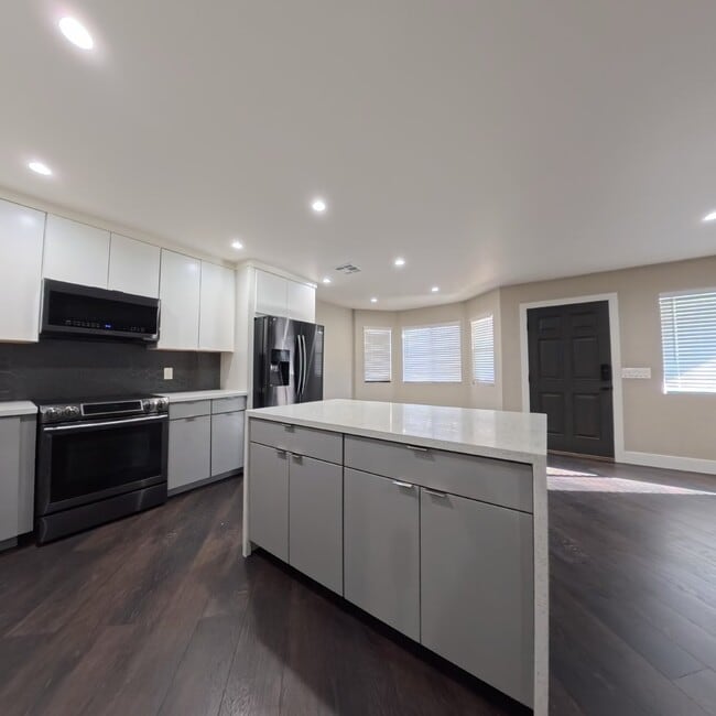 Building Photo - Highly Remodeled | 2nd Floor | Storage Room