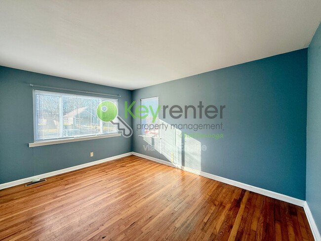 Building Photo - 221 Robert E Lee St