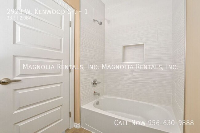 Building Photo - 2923 W Kenwood St