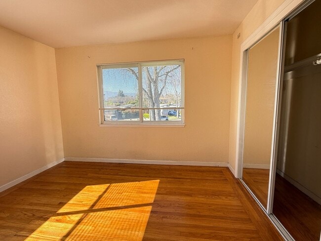 Building Photo - 1265-1271 Parkington Ave