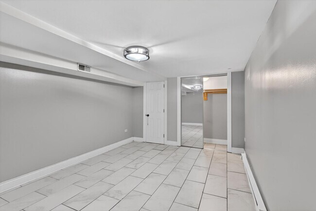 Building Photo - 3651 W Wabansia Ave