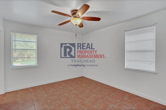 Building Photo - Inviting Home with Pool in Established Cleburne Neighborhood