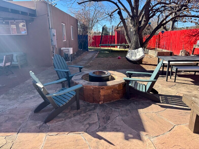 Building Photo - 1029 Cielo Azul St