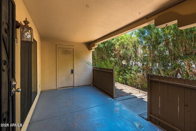 Building Photo - 5402 E Windsor Ave