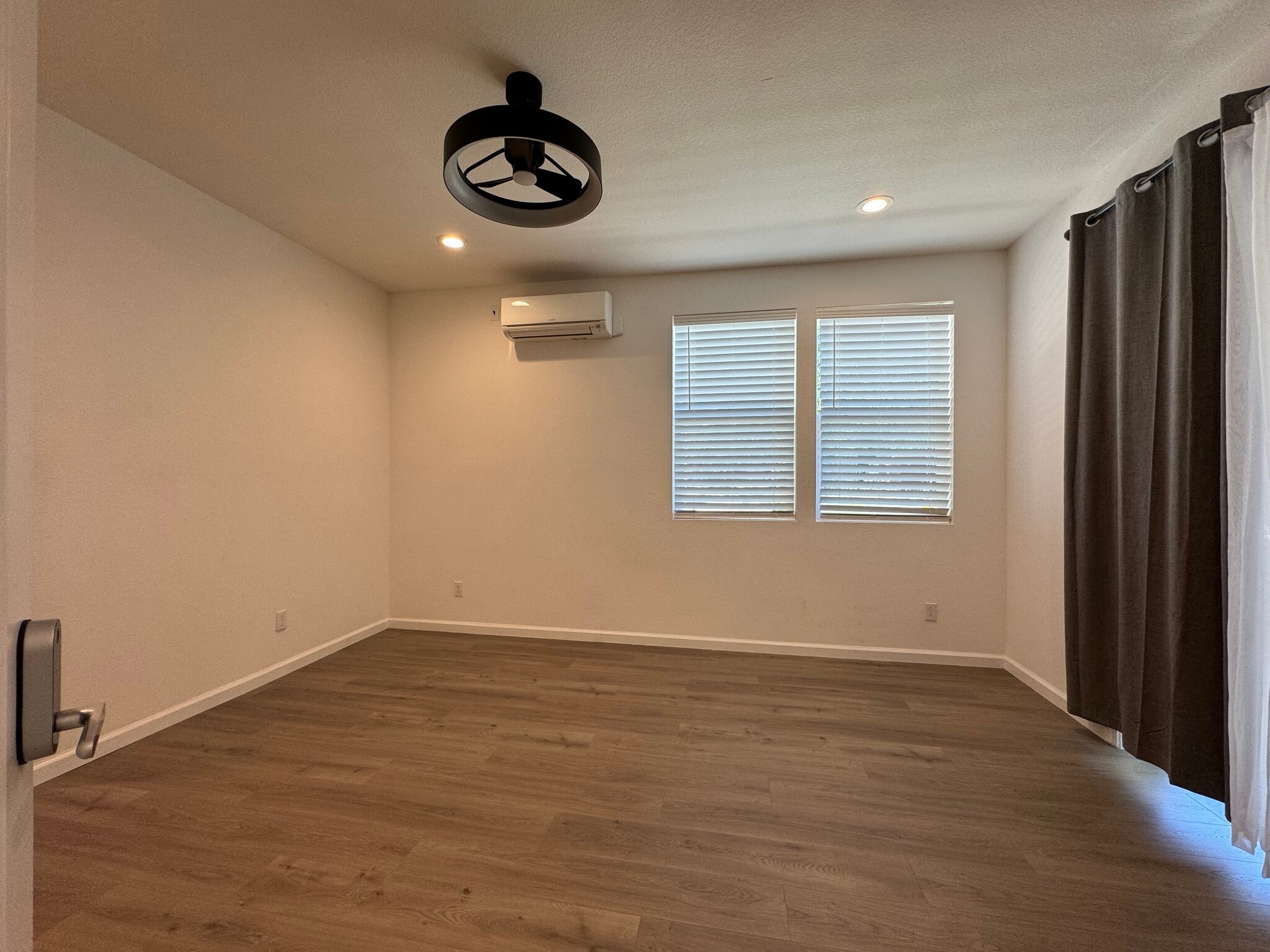 Building Photo - 5776 Sterling St