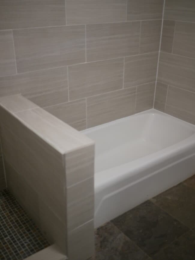 Building Photo - Charming 2-Bed, 1.5-Bath Home with 2-Car Garage in Hesperia, CA!