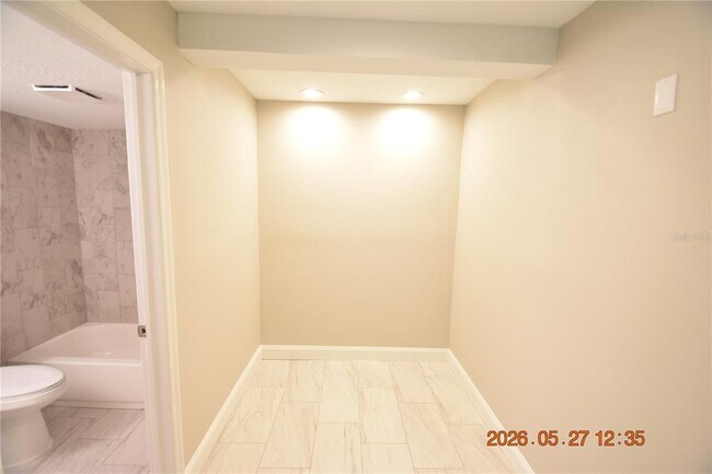 Building Photo - 877 114th Ave N