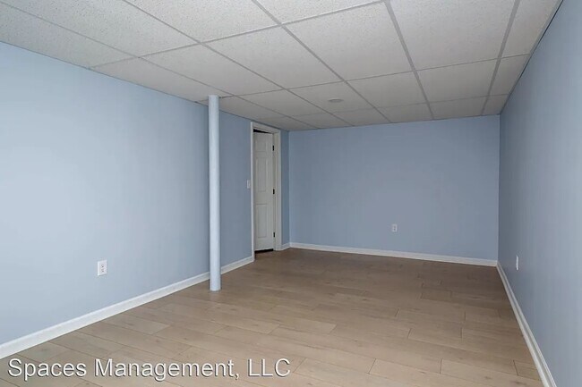 Building Photo - 7 Hickory Ln