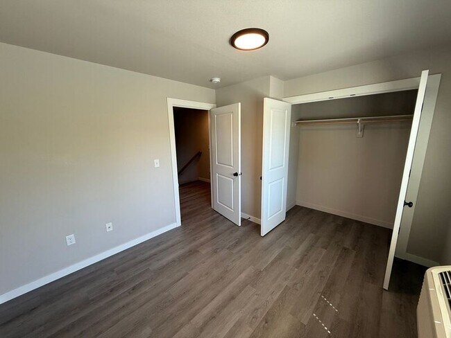 Building Photo - 2915 Waverly Dr SE
