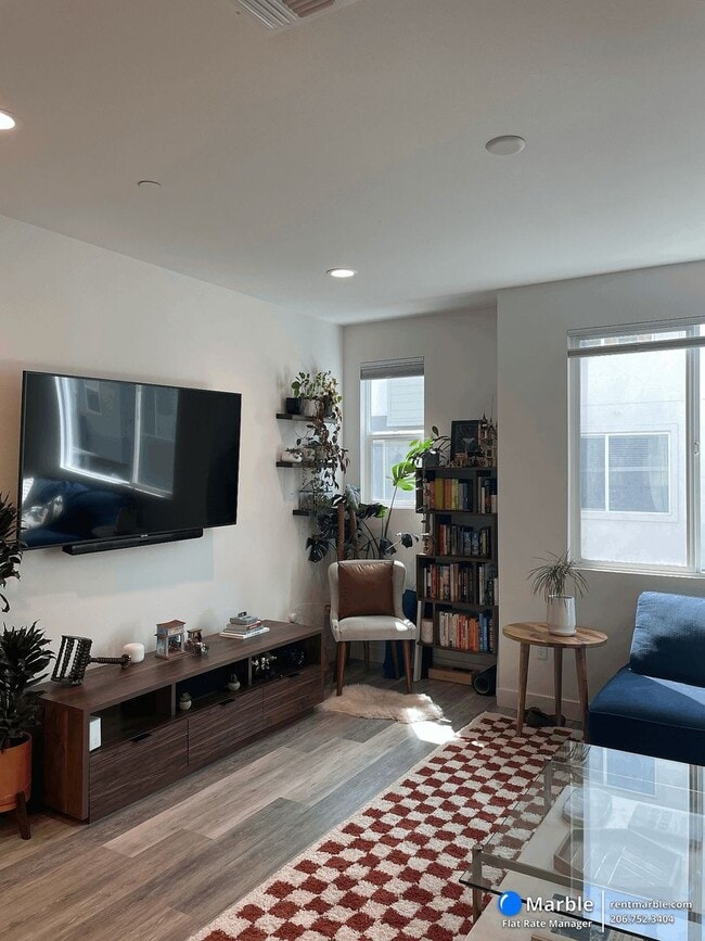 Building Photo - Modern 2-Bedroom, 2.5-Bath Townhome in Oakland