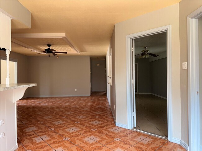 Building Photo - 6841 Flamingo Dr
