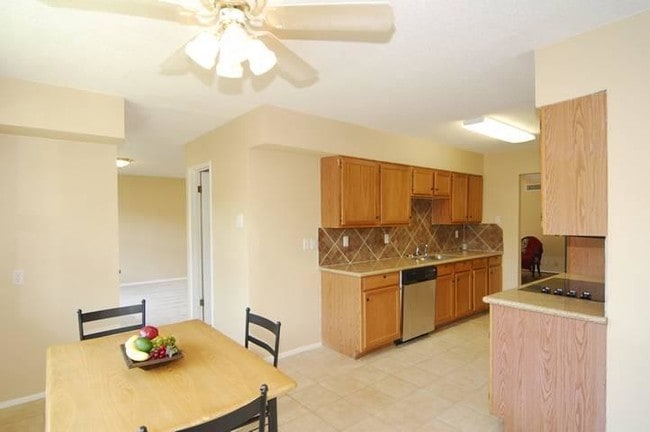 Building Photo - 3151 Kinkaid Dr