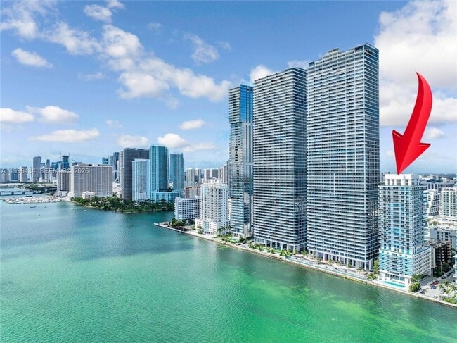 Building Photo - 700 NE 25th St