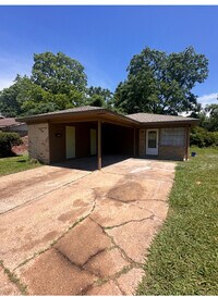 Building Photo - 1435 Cynthia Ln