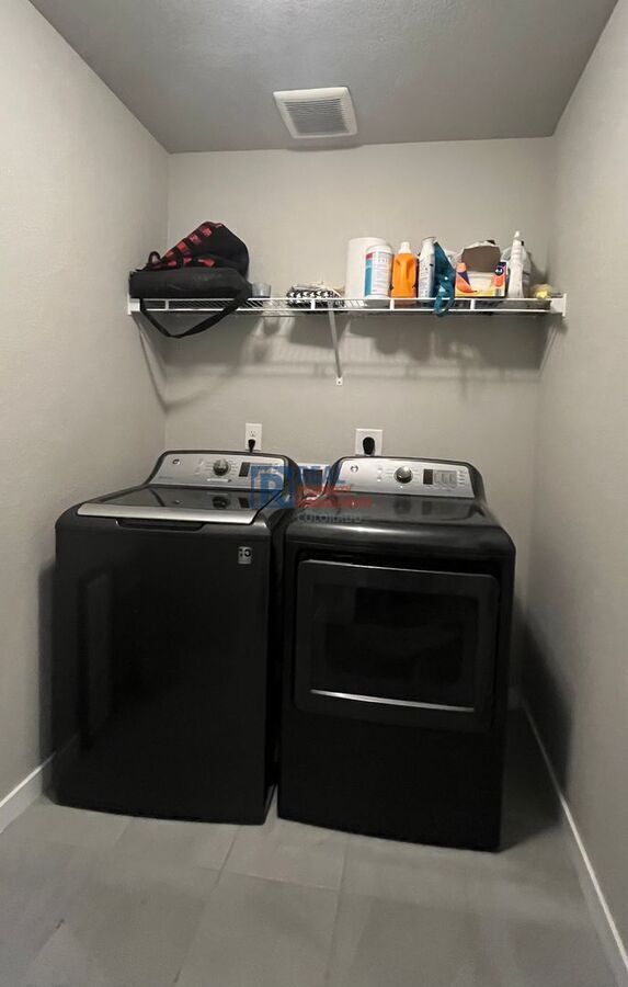 Building Photo - 420 Ryan Ave