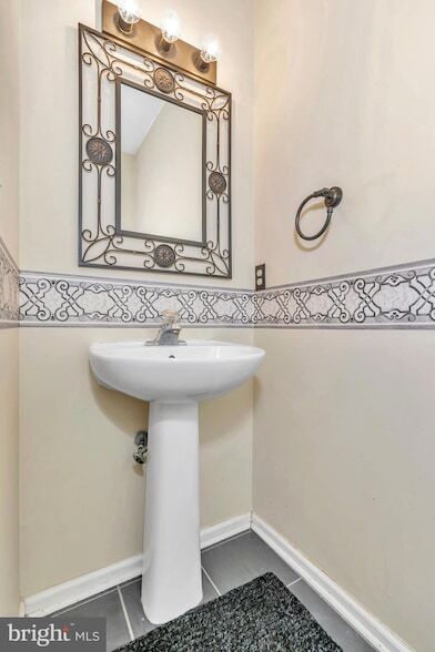 Building Photo - 465 Woodstock Ln