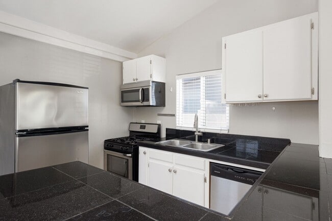 Building Photo - Beautifully Upgraded 2 Bedroom Starter Home!