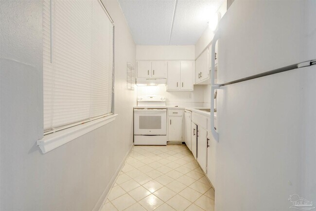 Building Photo - 209 W Miracle Strip Pkwy