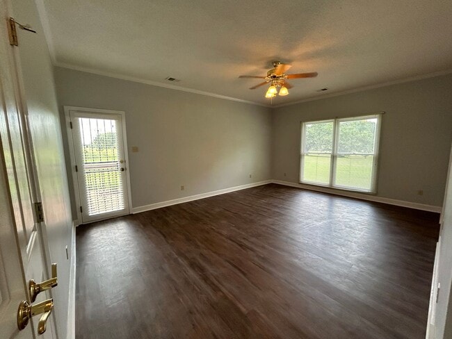 Building Photo - Desirable Oakland Home on Acreage. Owner W...