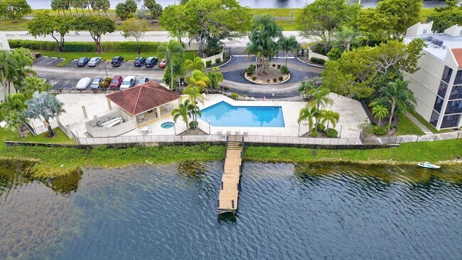 Building Photo - 117 Lake Emerald Dr