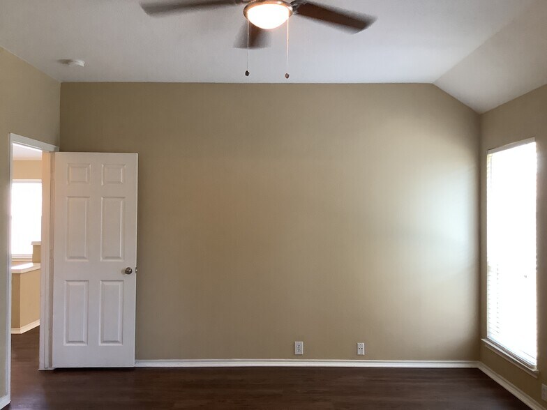 Building Photo - 5018 Beechknoll Ln