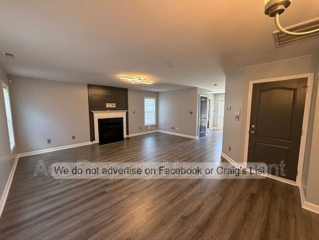 Building Photo - 2920 Aristocrat Ln