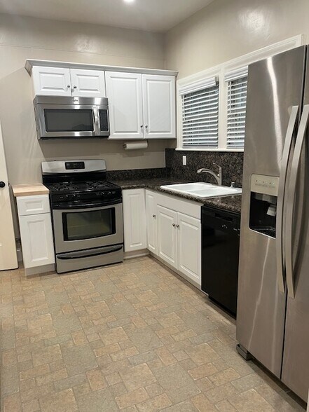 Building Photo - 705 Brent Ave