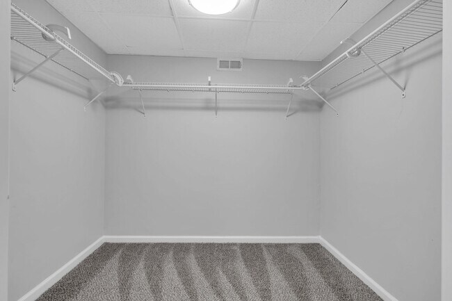 Building Photo - 2270 Ermine Dr