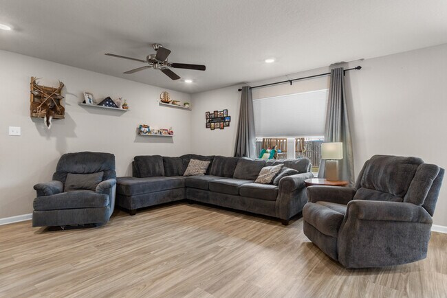 Building Photo - 8588 Palmetto Dr