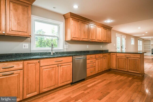 Building Photo - 9627 Locust Hill Dr