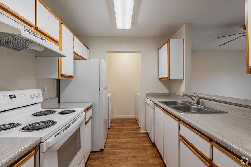 1BR, 1BA - 700SF - Kitchen - Westbury Apartments
