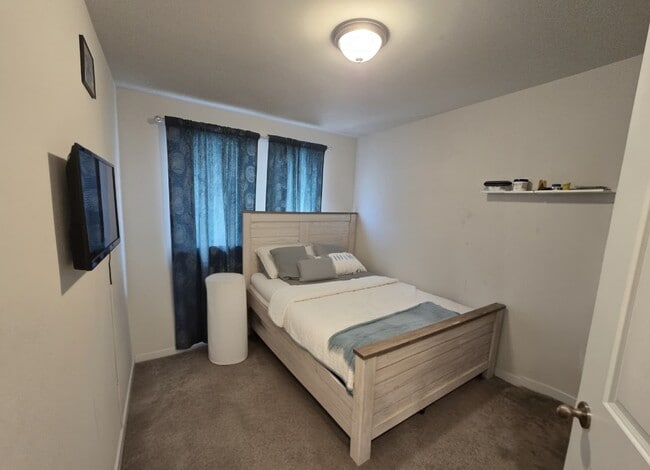 Building Photo - 106 Extrovert Dr