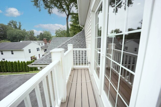 Building Photo - 1 Kewanee Rd